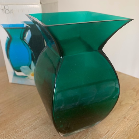 Mikasa Studio Nova Mirage Sculpted Vase - Picture 9 of 12